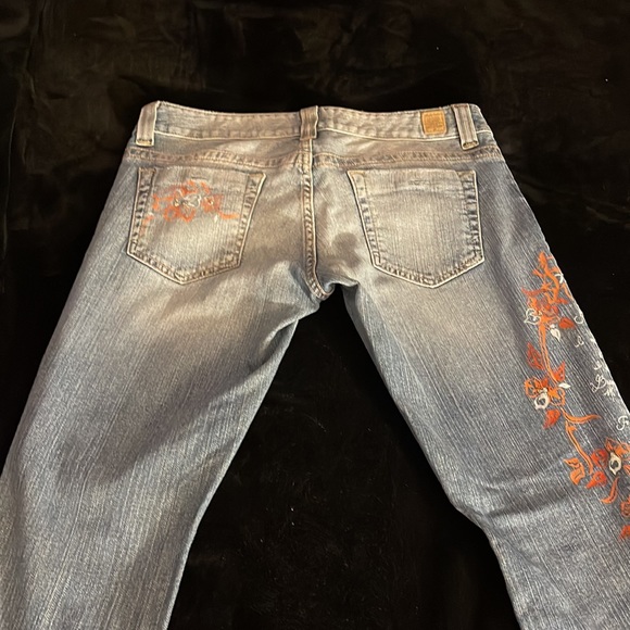 Guess jeans flare leg with painted flowers & rhinestones flare leg size 27 - Picture 5 of 7